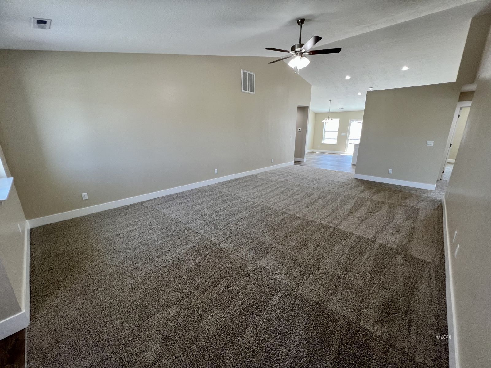 335 Country Club Parkway Property Photo 4