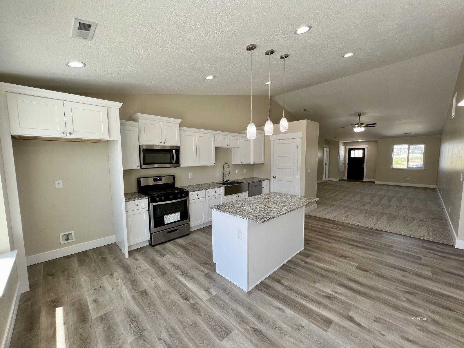 335 Country Club Parkway Property Photo 7