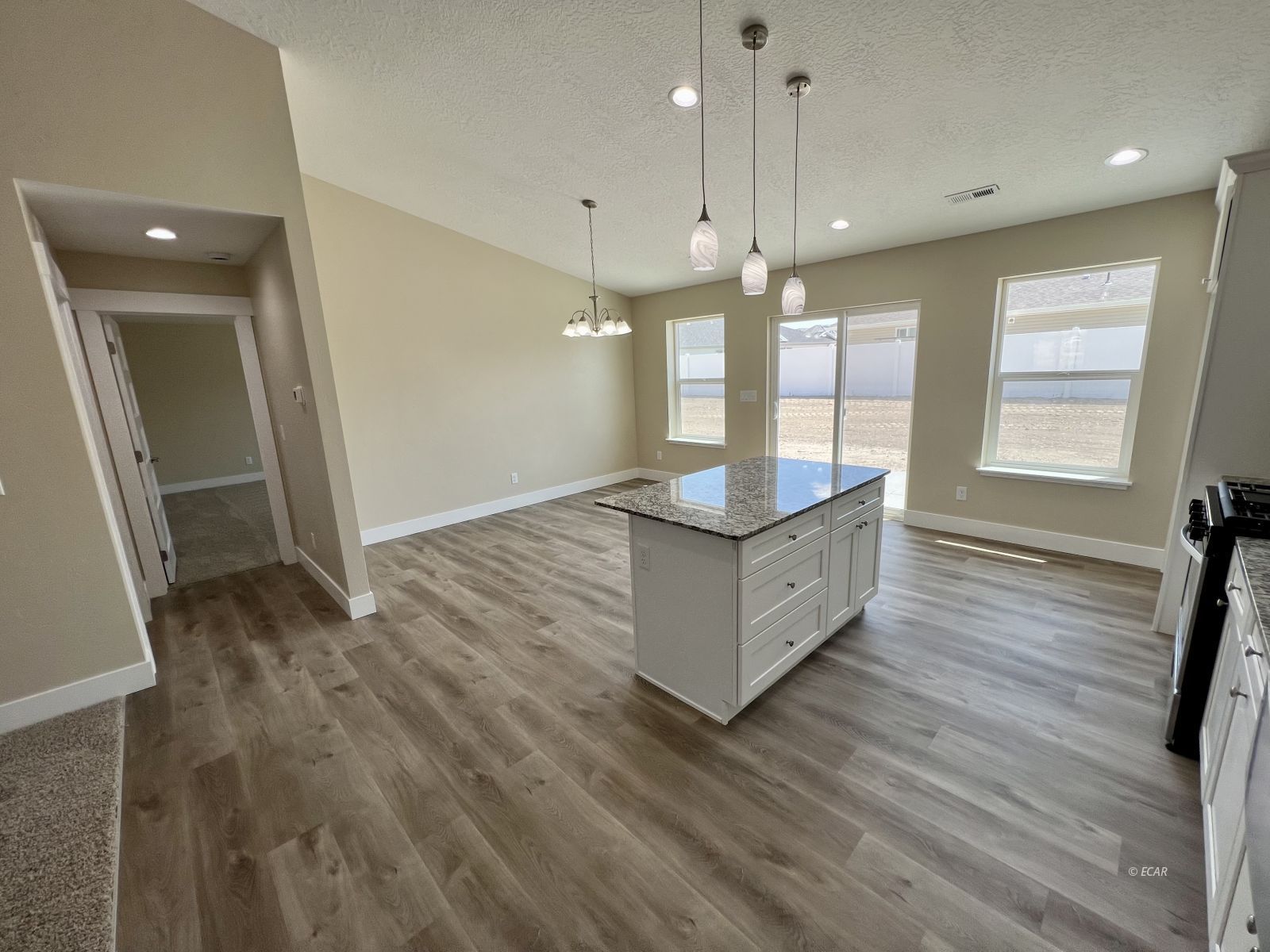 335 Country Club Parkway Property Photo 9