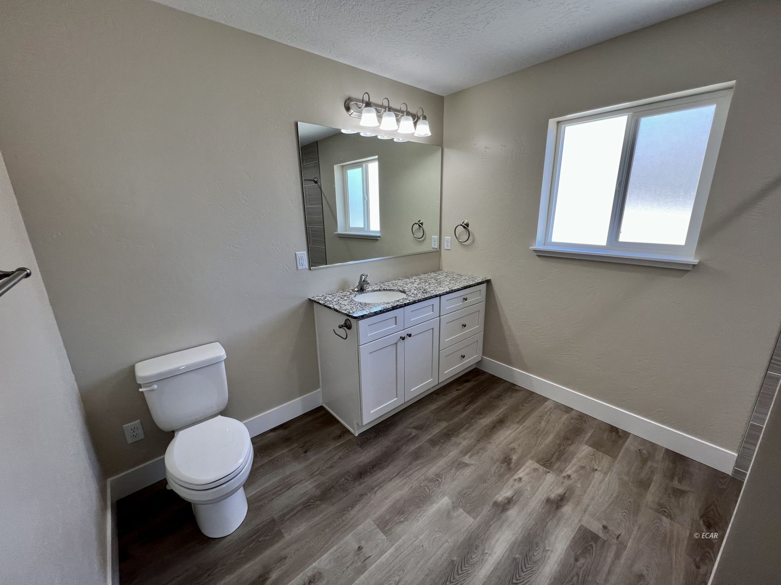 335 Country Club Parkway Property Photo 13