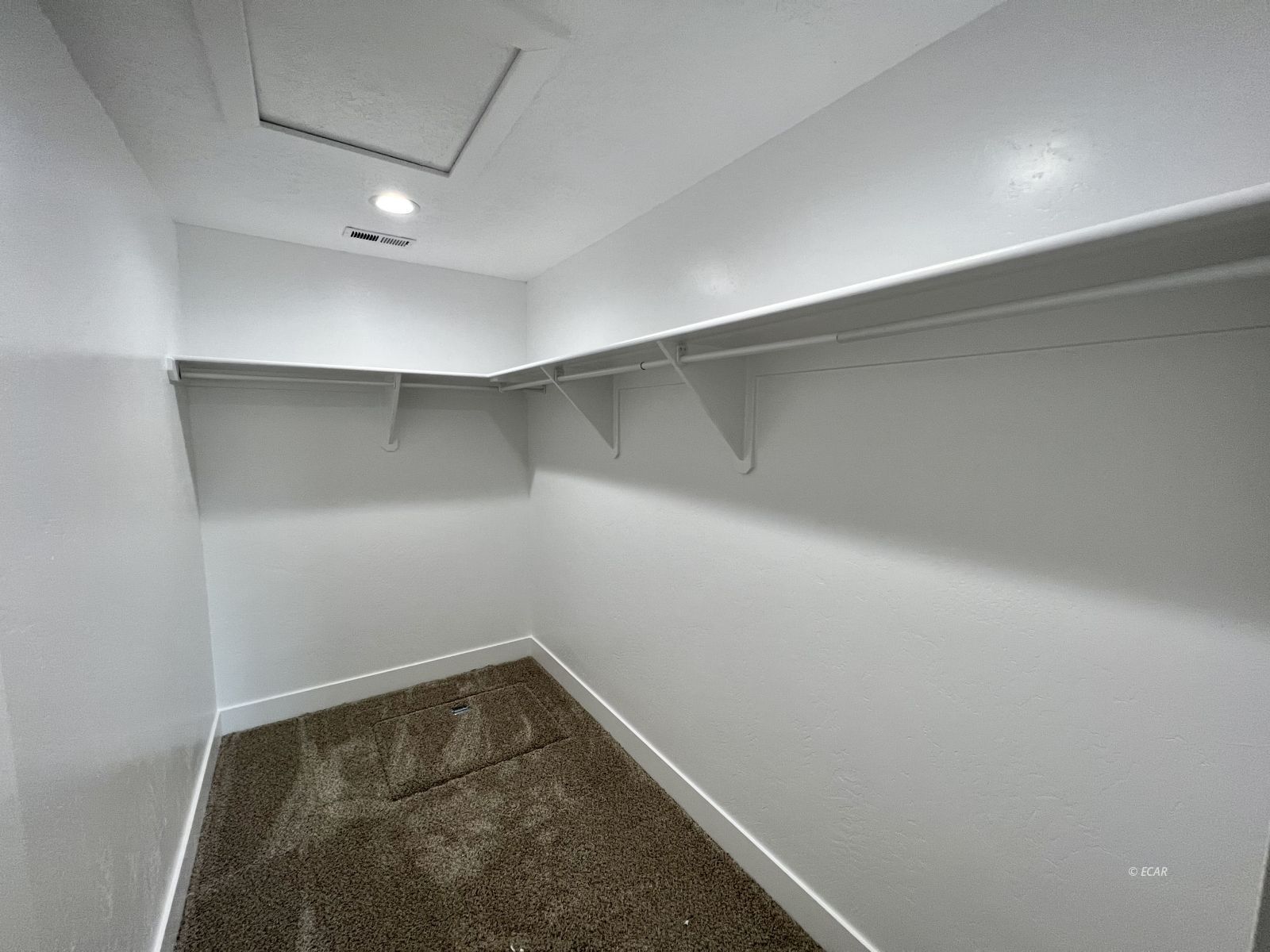 335 Country Club Parkway Property Photo 16