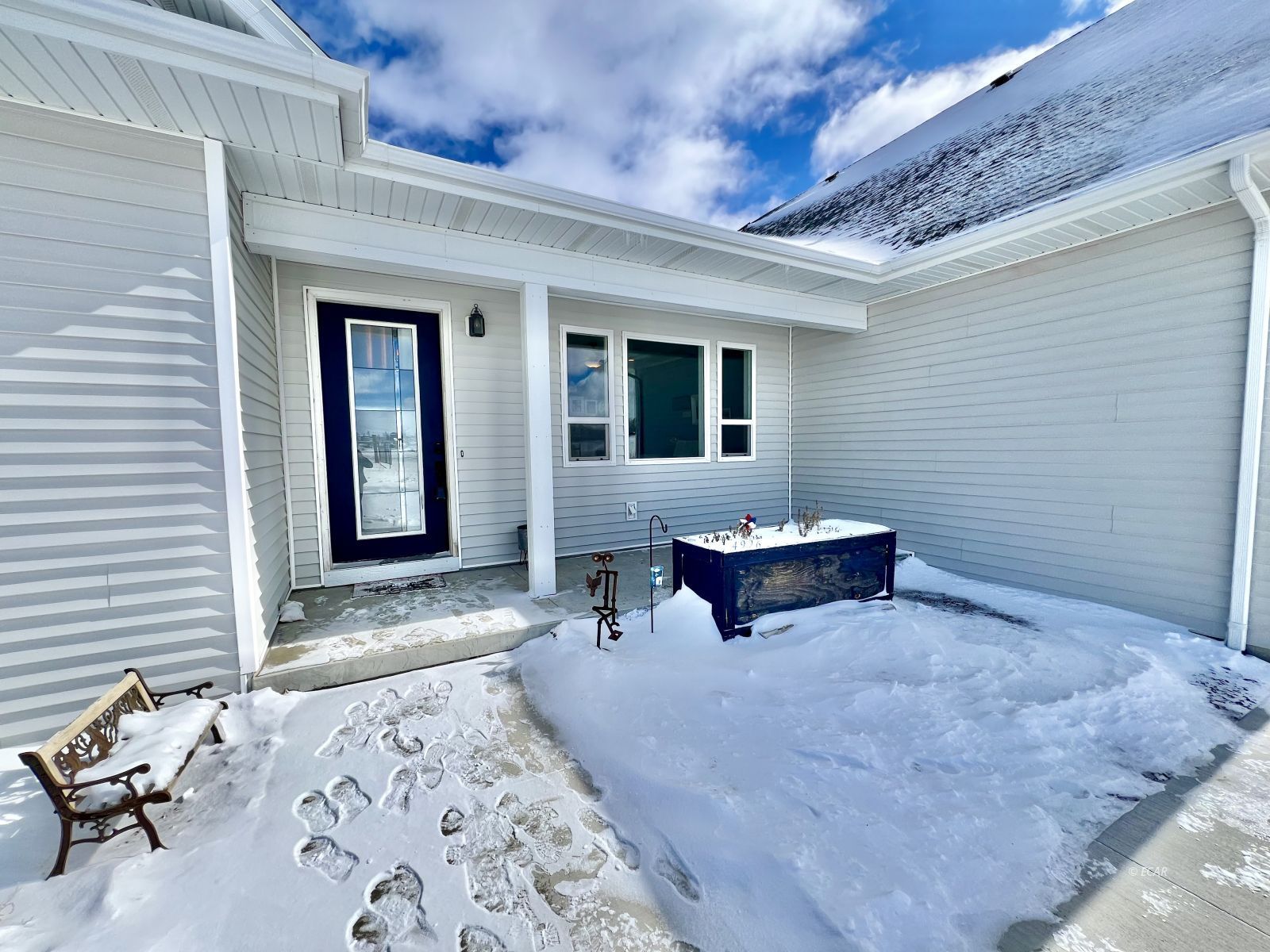 4926 Seneca Avenue Property Photo 4
